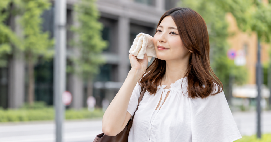 ミッシーリスト シルクブラインナー  汗をかく女性